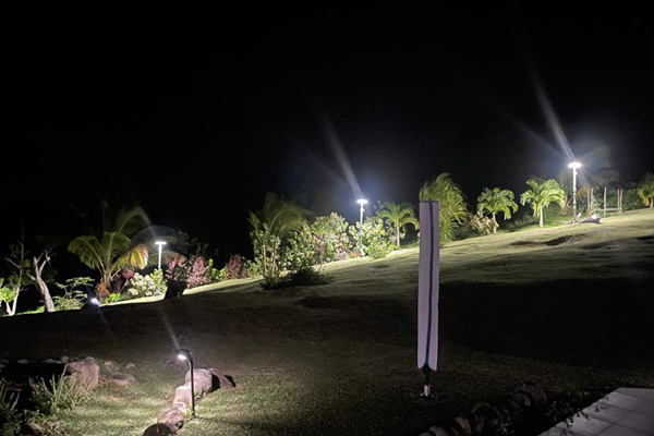 15 unidades SCL-006 Luz de jardín solar en Dominica